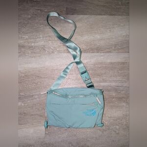 The North Face Women's Crossbody Bag - Light Blue